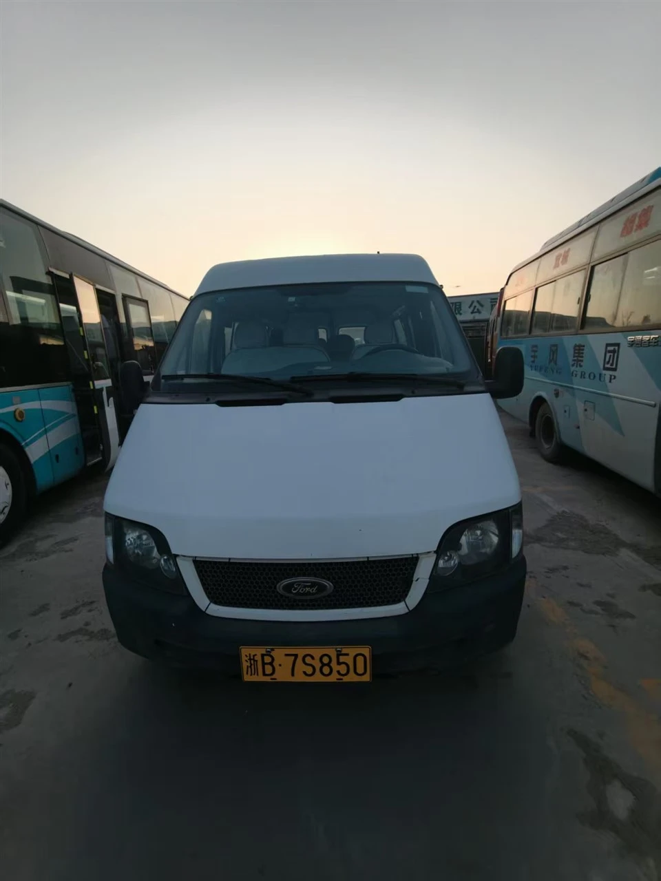 Jiangling 15 rooj zaum Diesel Siv Tsheb